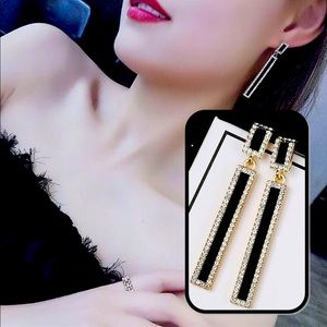 Beautiful, elegant black and gold crystal drop earrings.  A must have!